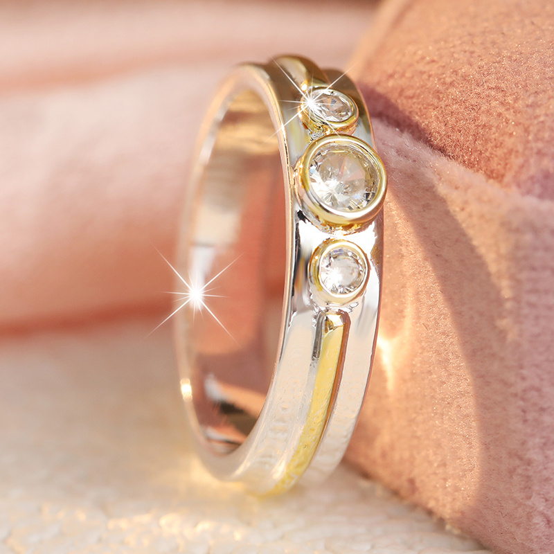 Fashionable Two-Color Easy Ring with Synthetic Zirconia