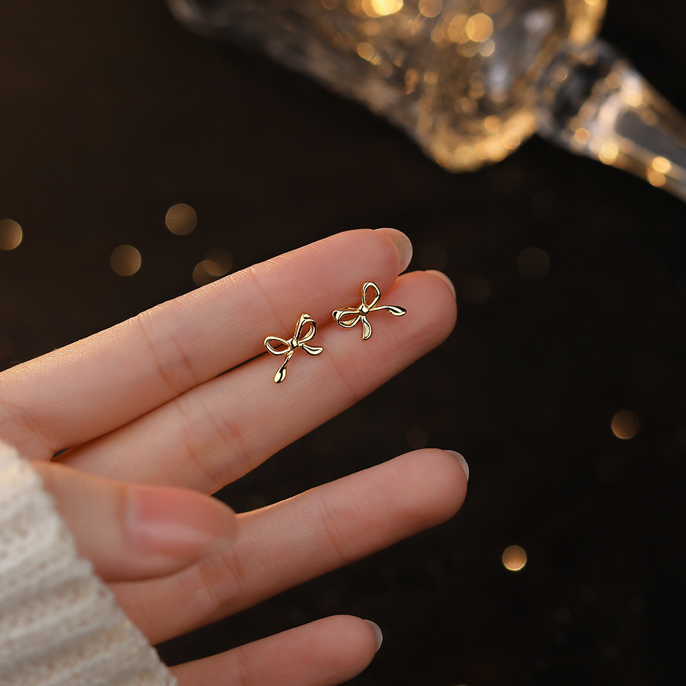 Women's Minimalist Bow Copper Stud Earrings, Versatile