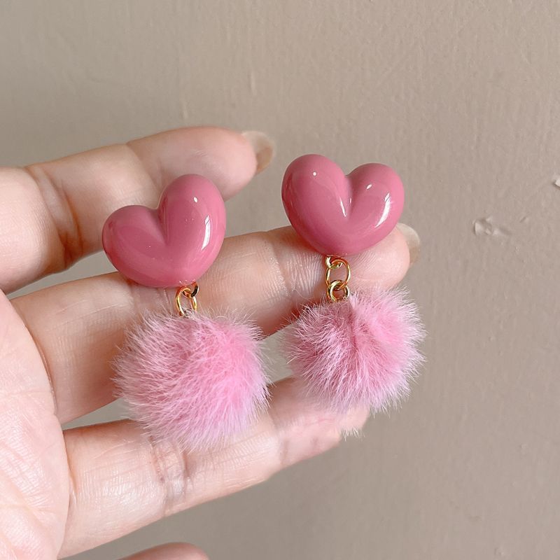 TEMU 1 Paire de Boucles d'Oreilles en Peluche de Cœur Rose Lait, Élégantes pour Automne et Hiver, Accessoires de Fête Tendance