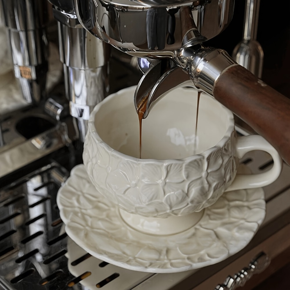 A 2pcs Afternoon Tea Set Featuring Ceramic Coffee Cups And Saucers (1 Cup & 1 Saucer), with a Generous 260Ml Capacity And a Beautiful Floral Design. It'S Dishwasher Safe for Convenient Cleaning