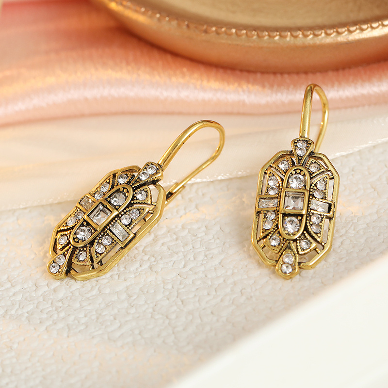 Women's Elegant Light-Luxury Earrings with Hollow Frames