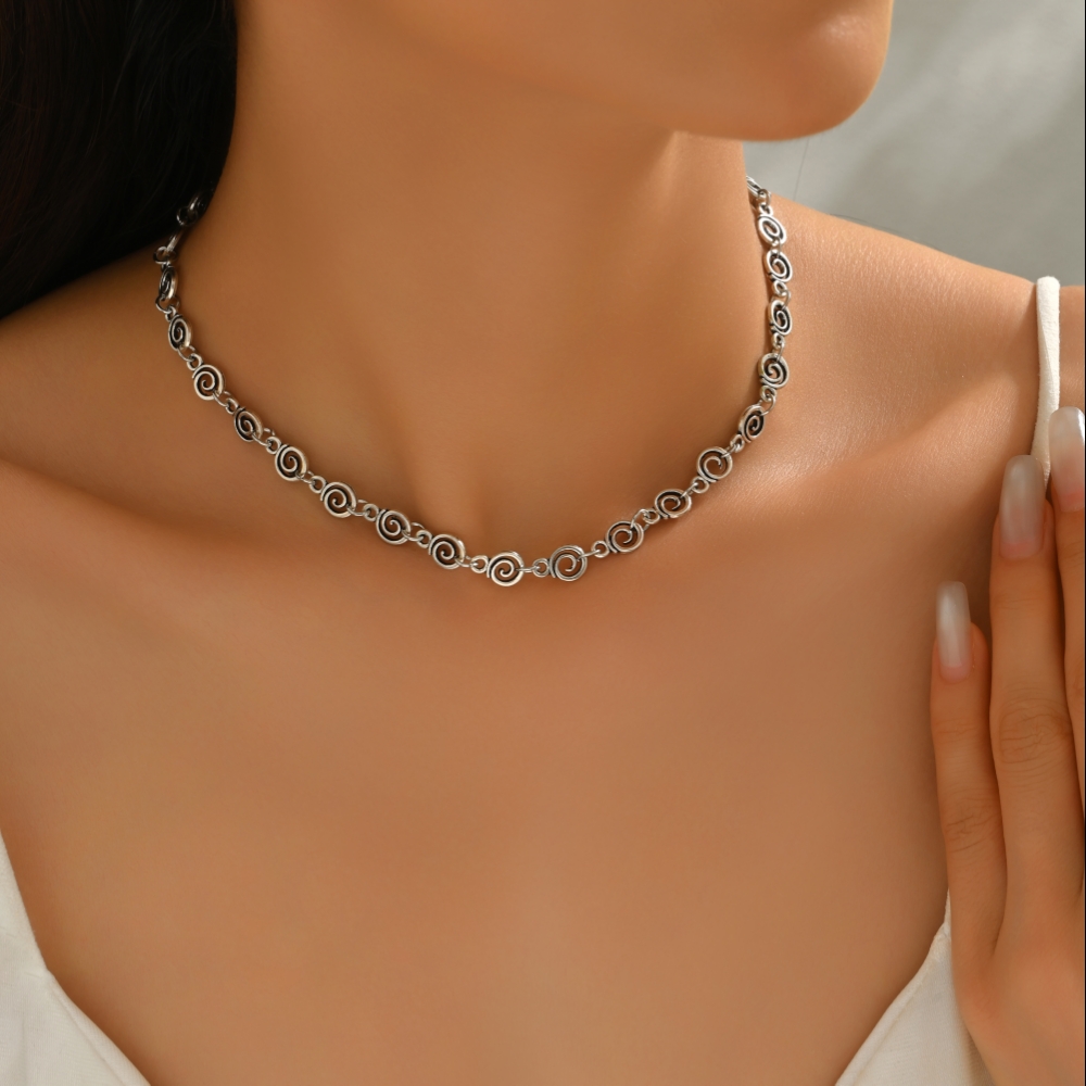 E-shop Eine Damen Boho Casual Vintage Gerippte Geometrische Wirbel Kette Halskette, geeignet für den täglichen Arbeitsweg und Urlaub, als