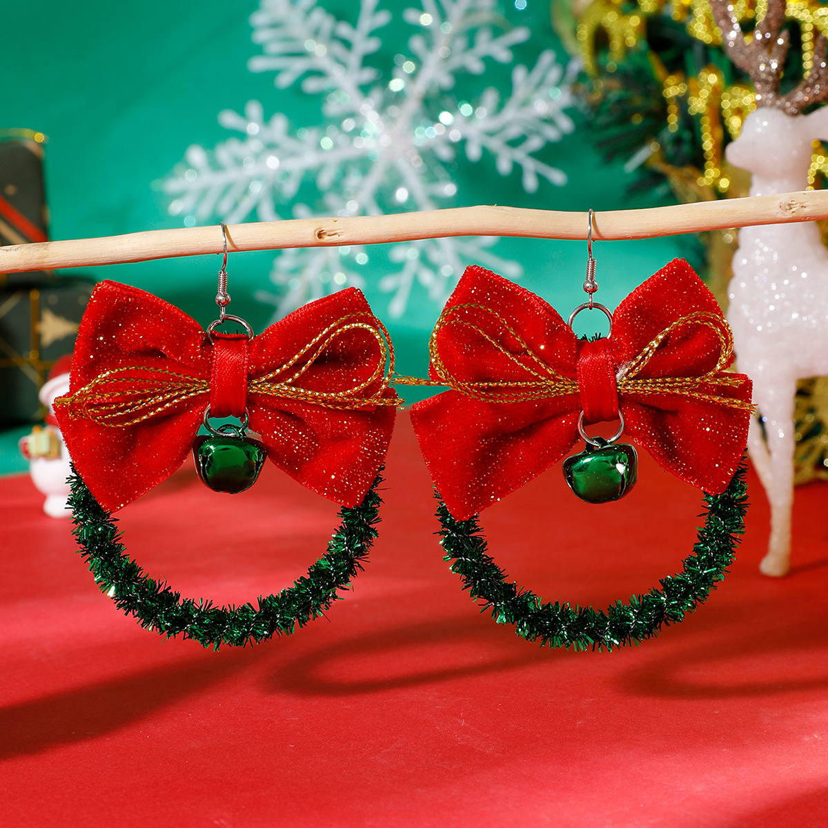 TEMU 1 Paire de Boucles d'Oreilles de Noël Uniques avec Ruban Vert et Grandes Cercles, Nœud en Tissu Rouge, Pendentif Cloche Vert, Crochet d'Oreille