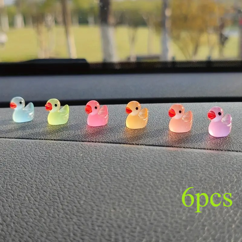 TEMU Lot de 6 mini canards phosphorescents de couleur aléatoire, adorables canetons en résine, canards fluorescents, décoration intérieure de voiture