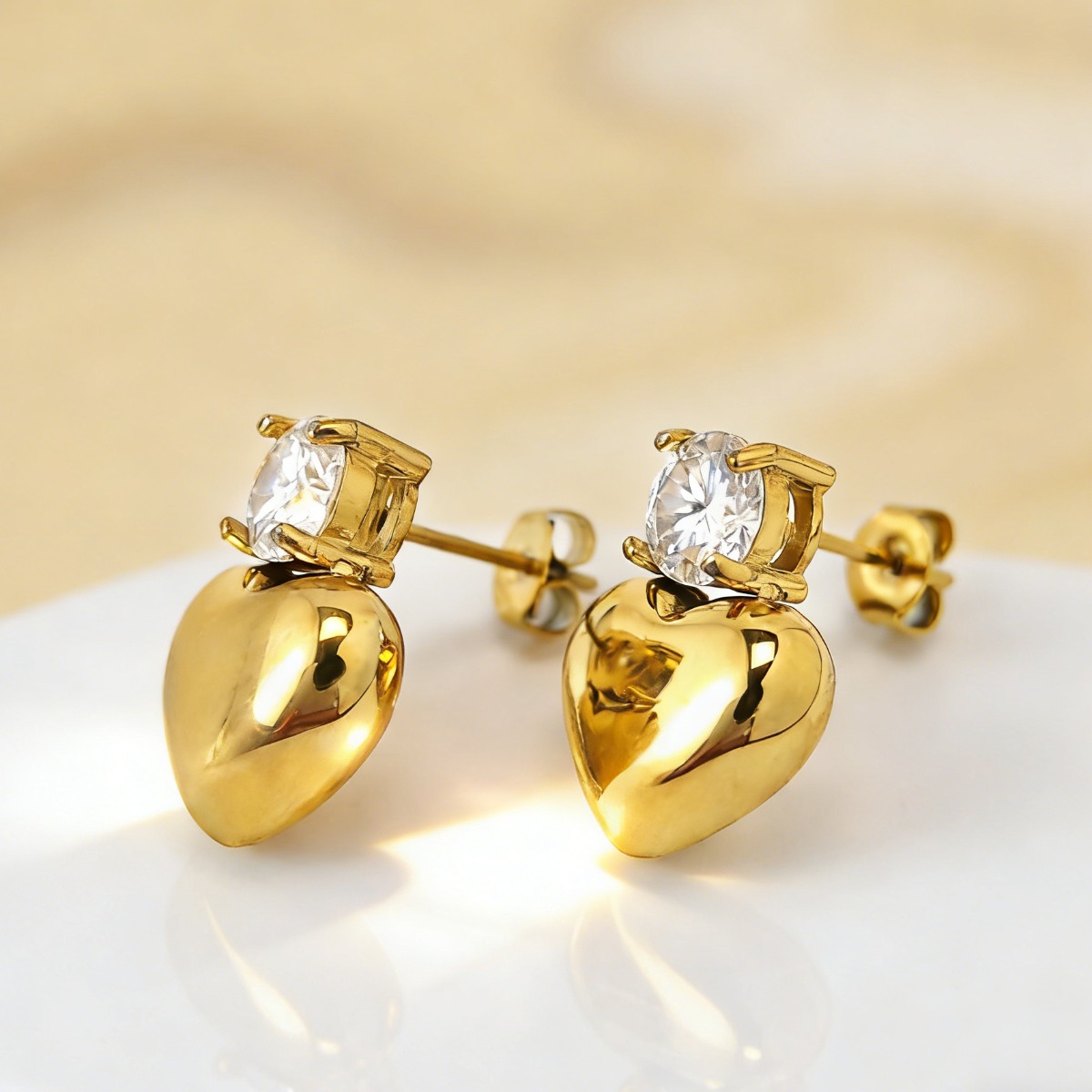 Women's 0.8 Carat Brilliant Single Moissanite Heart-shaped Golden Stud Earrings