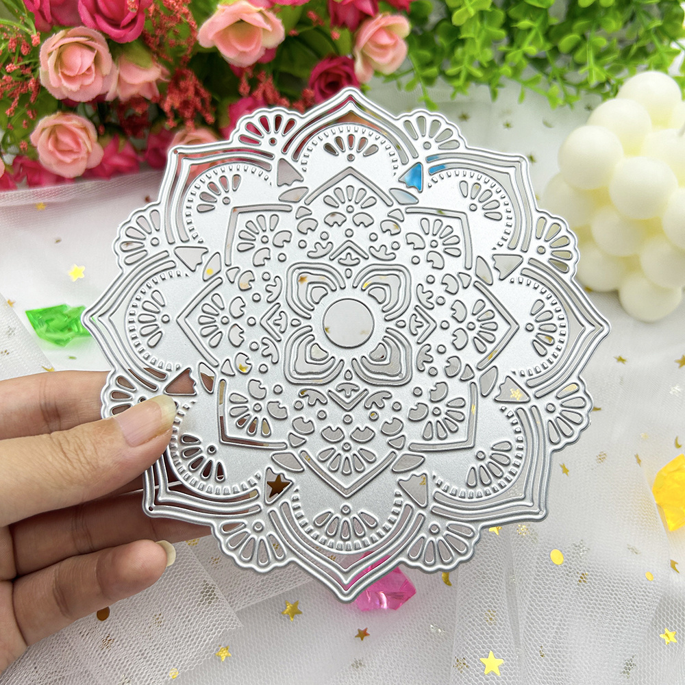 

Matrice de Découpe en Métal Mandala de Noël - Pochoir DIY pour Scrapbooking & Fabrication de Cartes, Modèle de Gaufrage pour Décorations Festives