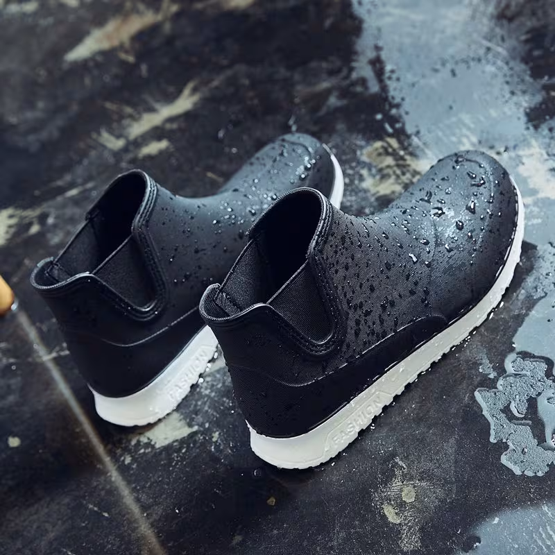 unique couples rain boots that are waterproof and slip resistant suitable for couples and families Product details 8