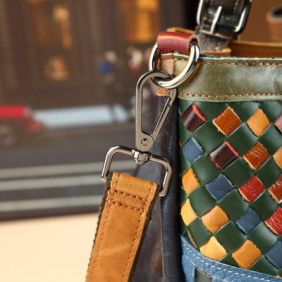 Mindia Handbag back zip pocket