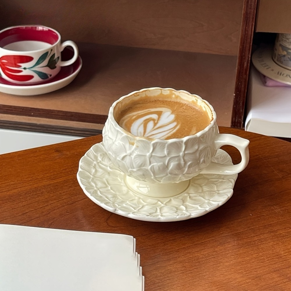 A 2pcs Afternoon Tea Set Featuring Ceramic Coffee Cups And Saucers (1 Cup & 1 Saucer), with a Generous 260Ml Capacity And a Beautiful Floral Design. It'S Dishwasher Safe for Convenient Cleaning