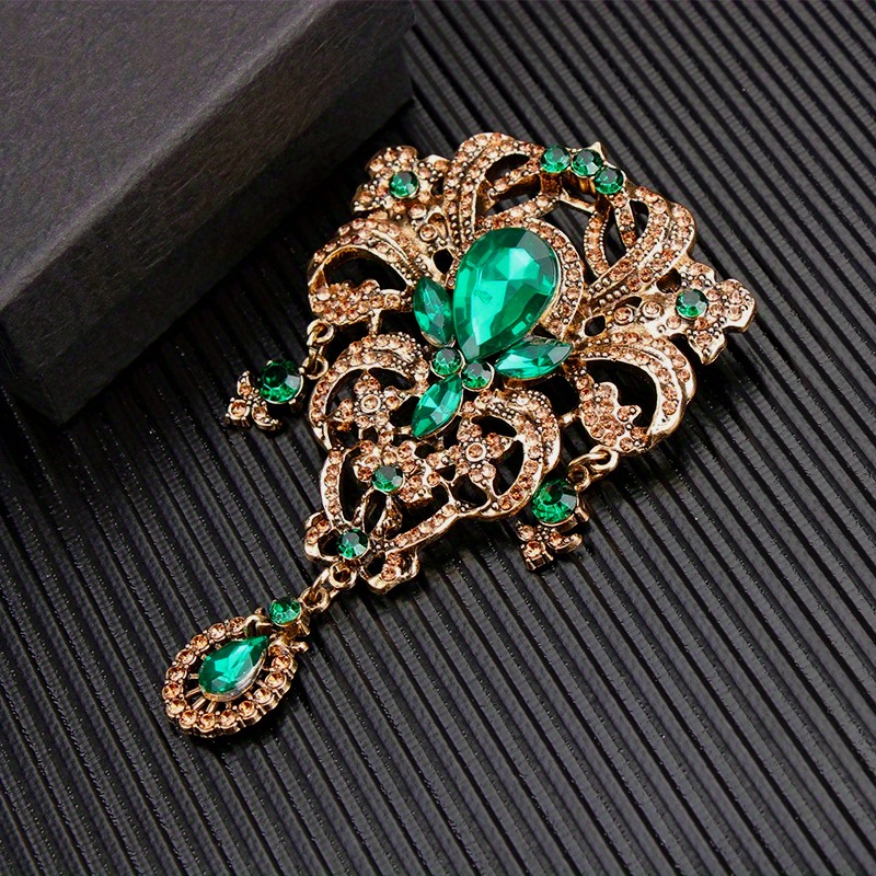 TEMU Elegant Court Green Gemstone Brooch Pin - Ornate Golden-tone Floral & Scrollwork Design, For Women, Versatile For Suits, Dresses, Blazers