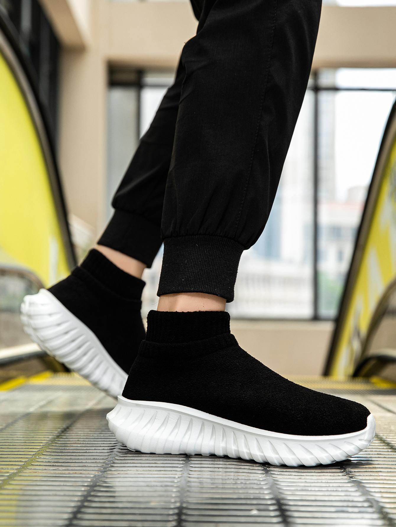 2025 New Autumn And Winter Thick Warm Men'S Fashionable Versatile High-Top Casual Shoes, Lightweight And Comfortable Sports Shoes