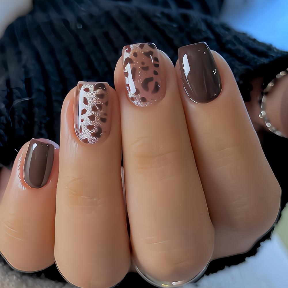 TEMU 24pcs Glossy Shiny European Short Square Nails Classic Versatile Daily Caramel Brown Sparkling Golden Press-on Nails Fashionable Cute Leopard