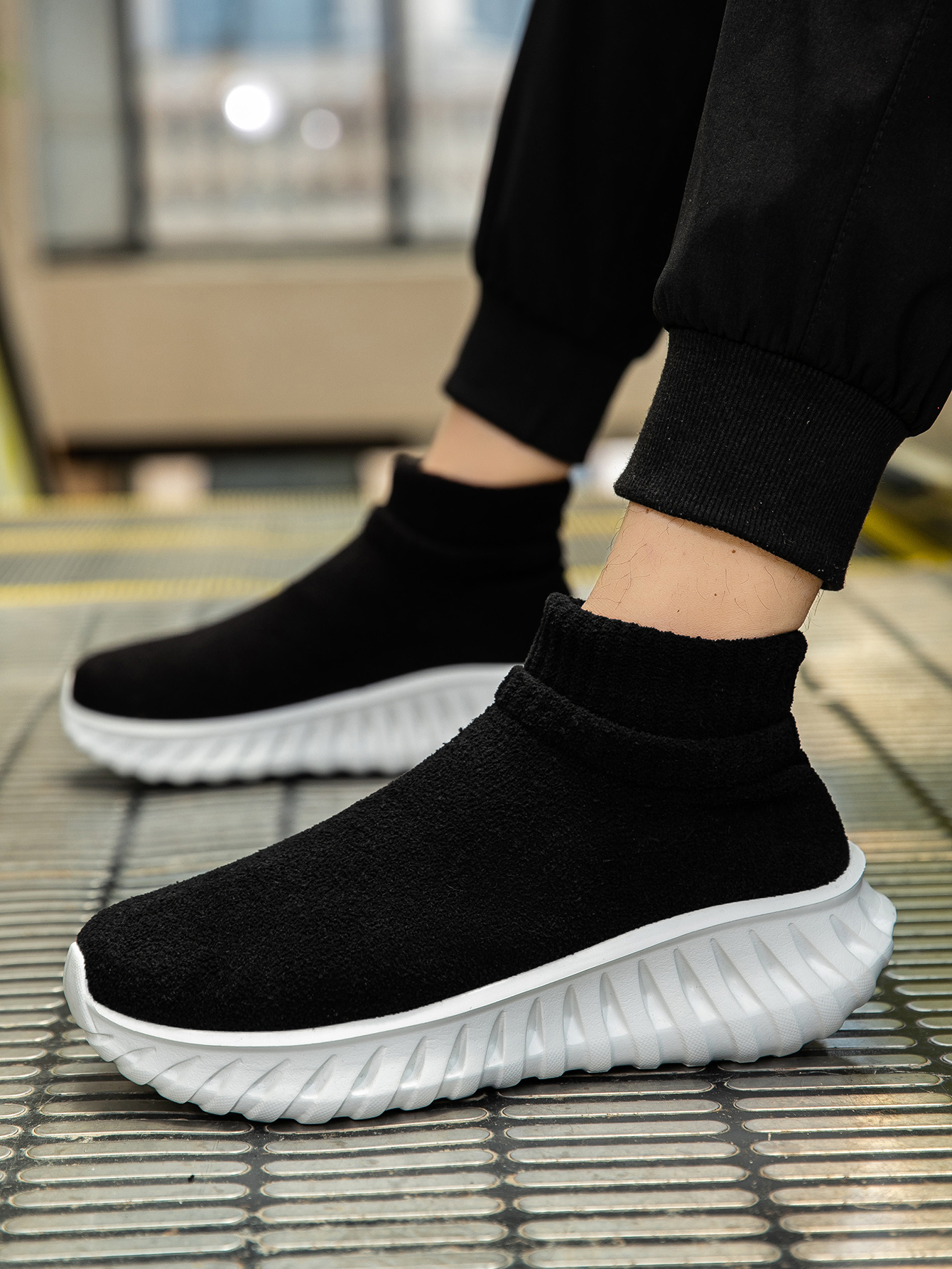 2025 New Autumn And Winter Thick Warm Men'S Fashionable Versatile High-Top Casual Shoes, Lightweight And Comfortable Sports Shoes