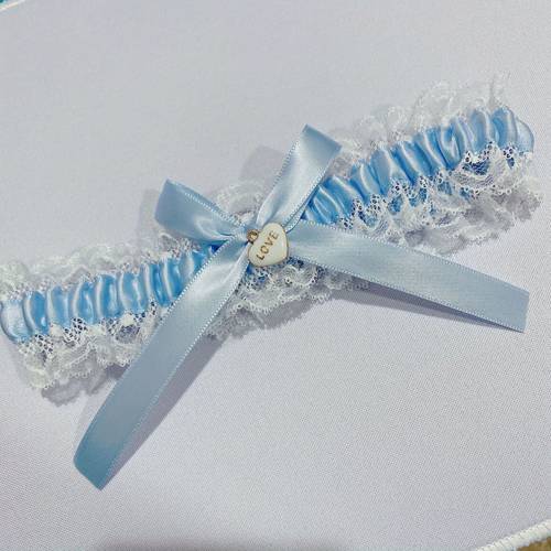 Fashionable and simple sock straps for brides, elegant lace-trimmed leg bands
