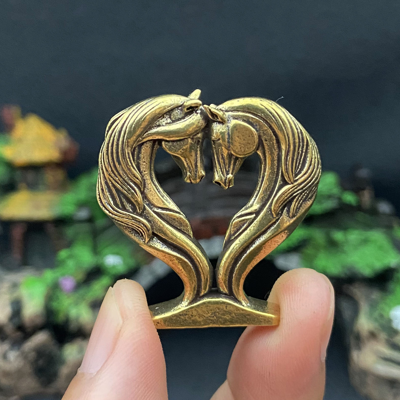 TEMU Retro Brass Double Horse Heart Small Statue Ornament, Desktop Home Bookshelf Decoration, Romantic Anniversary Gift Mini Metal Craft Display