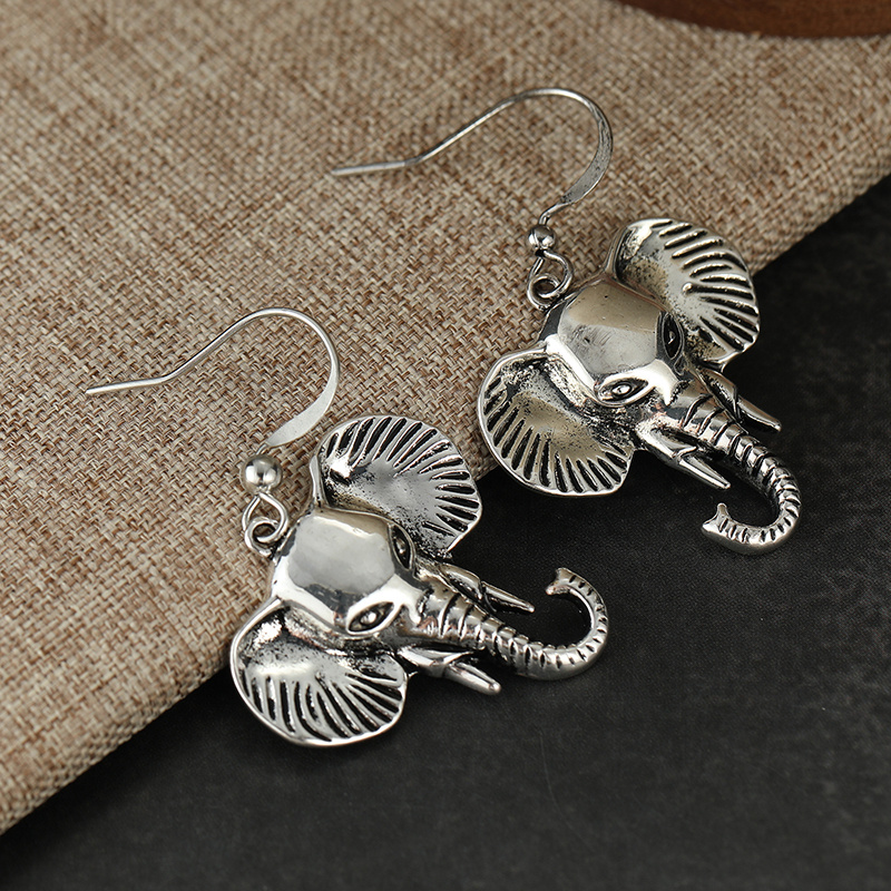 Retro Elephant Pattern Carving Pendant Necklace