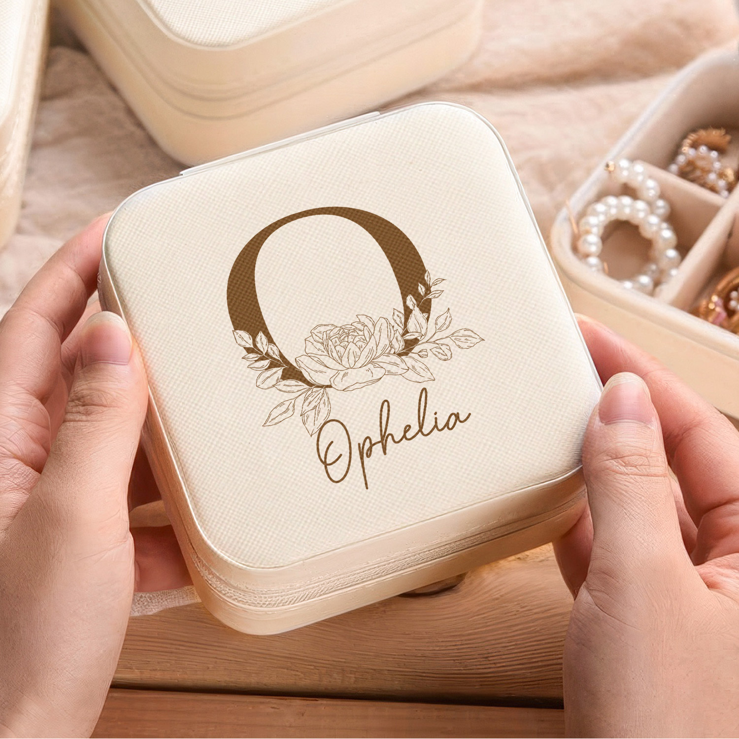 TEMU Ized Name & Initials Jewelry Box With Custom Flower Alphabet - Bridesmaid Proposal Gift, Travel-friendly Jewelry Case Suitable For,, Moms -