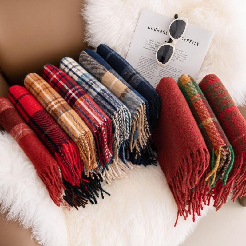 

Cozy Christmas Scarf For Women - Warm, Soft Polyester Shawl In Classic With Tassels