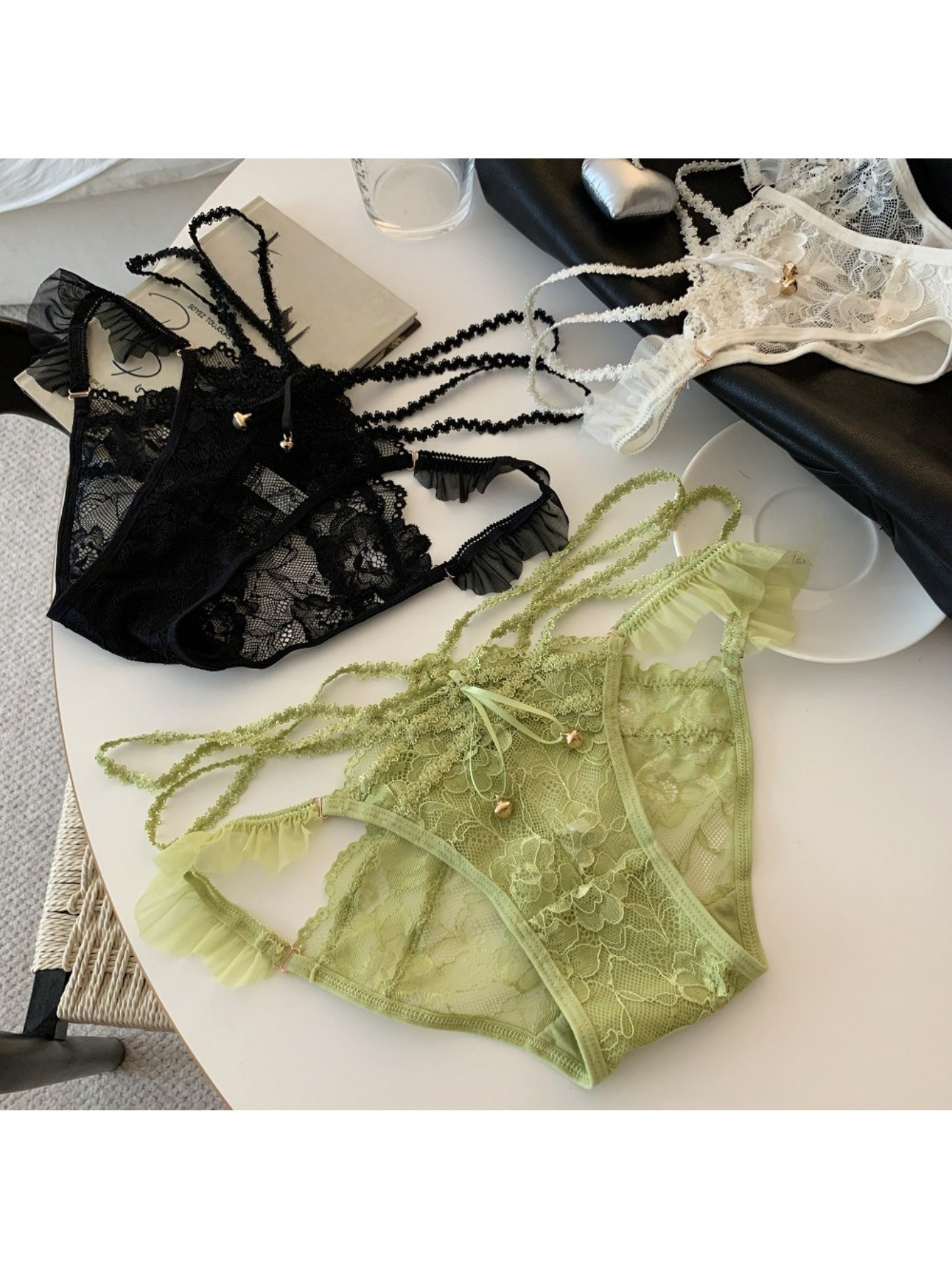 4pcs Women' Low-Waisted Sheer Lace Panties - Pure Desire Briefs with Hollow-Out Hollow Design & Hollow Suitable for Low-Rise Underwear, Delicate Straps, Bell-Shaped Triangle Style, Hand Washable Solid Color for Daily Wear or Special Occasions