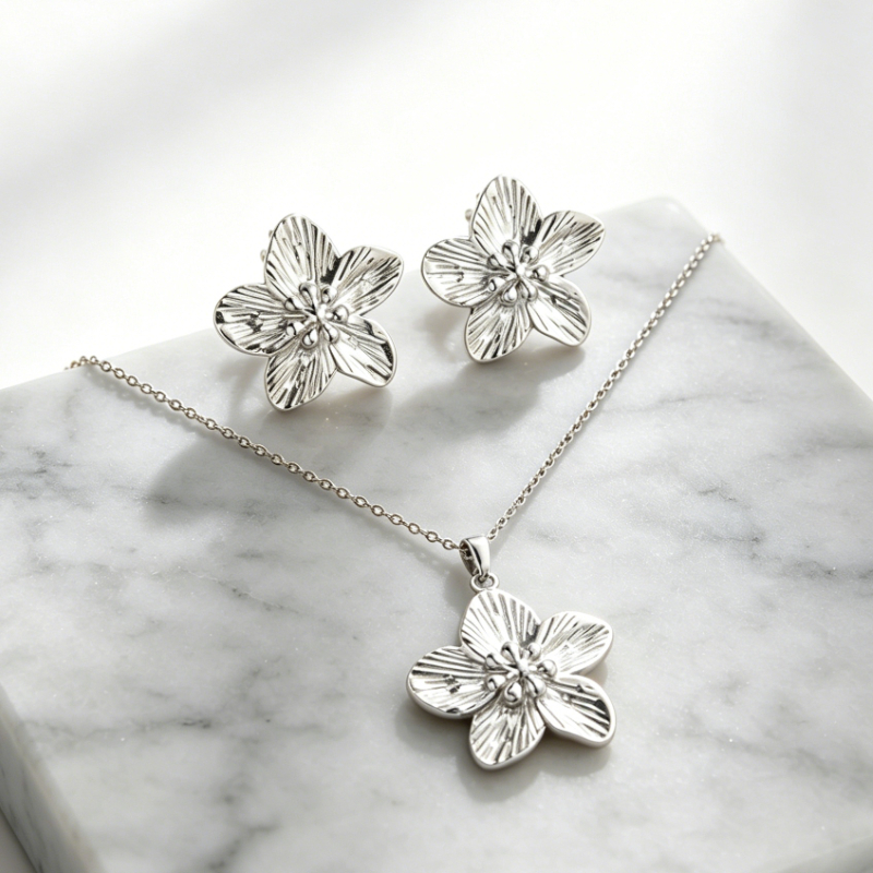3pcs French-Style Elegant Floral Texture Necklace & Stud Earrings Set