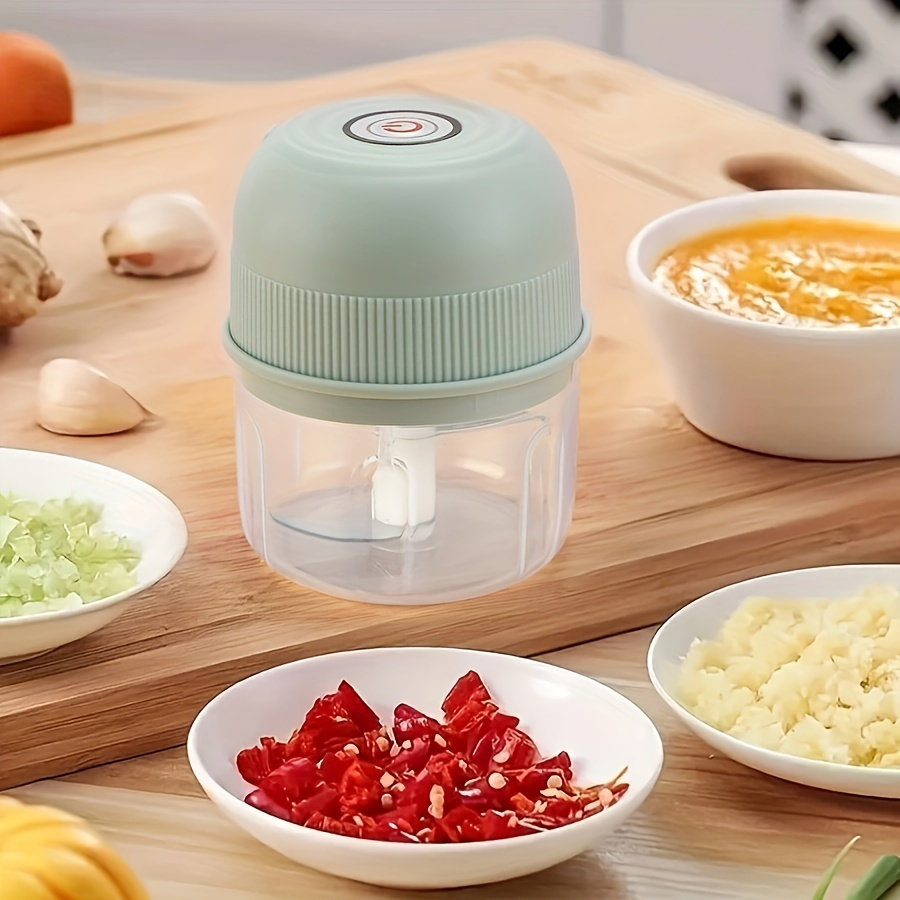 mini electric garlic chopper 250ml rechargeable meat grinder 3600rpm mini chopper with safety switch usb charging round shape for ginger vegetables and meat grinding Product details 5