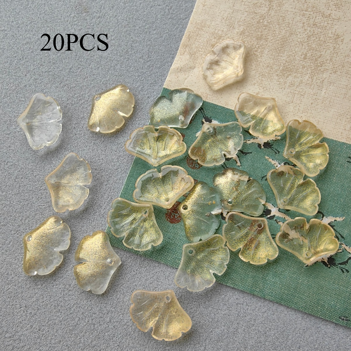 E-shop 20 Stück 15*20 mm Glas-Ginkgoblatt Anhänger DIY Schmuckanhänger Transparente Goldene Glasperlen Dekorative Perlen geeignet für die Herstellung