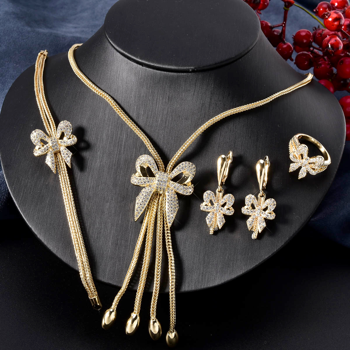 un ensemble de bijoux élégant et stylé pour femmes,   dun   nœud et     pendentif, décoré de strass cubiques, comprenant une chaîne, un bracelet, des boucles doreilles et un anneau, parfait pour  , les fêtes et   cadeau de la saint-valentin. 2