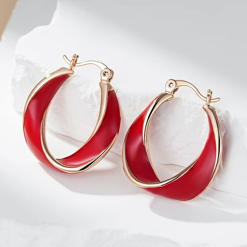 Women's Luxurious Golden Hoop Earrings, Elegant Design