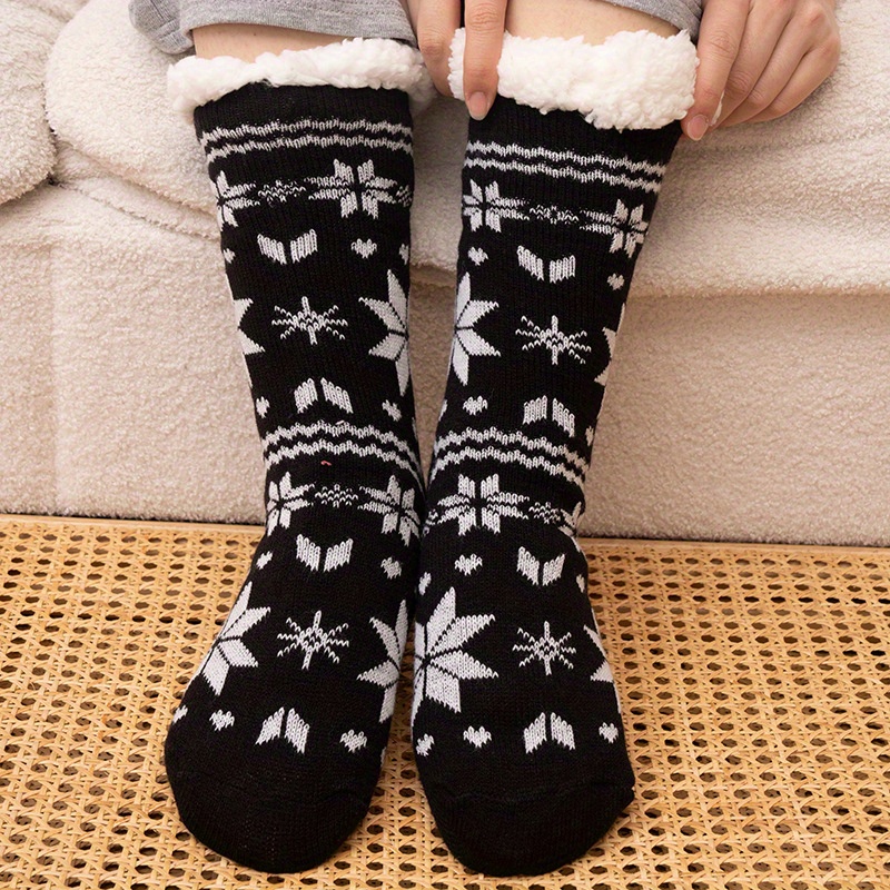 

[1 Pair Warm Fleece-lined Slipper Socks] 1 Pair Christmas Pattern Fleece-lined Slipper Socks For Couples, Knit Polyester Fabric, Non-slip, Warm Indoor Home Socks With Fur Detail