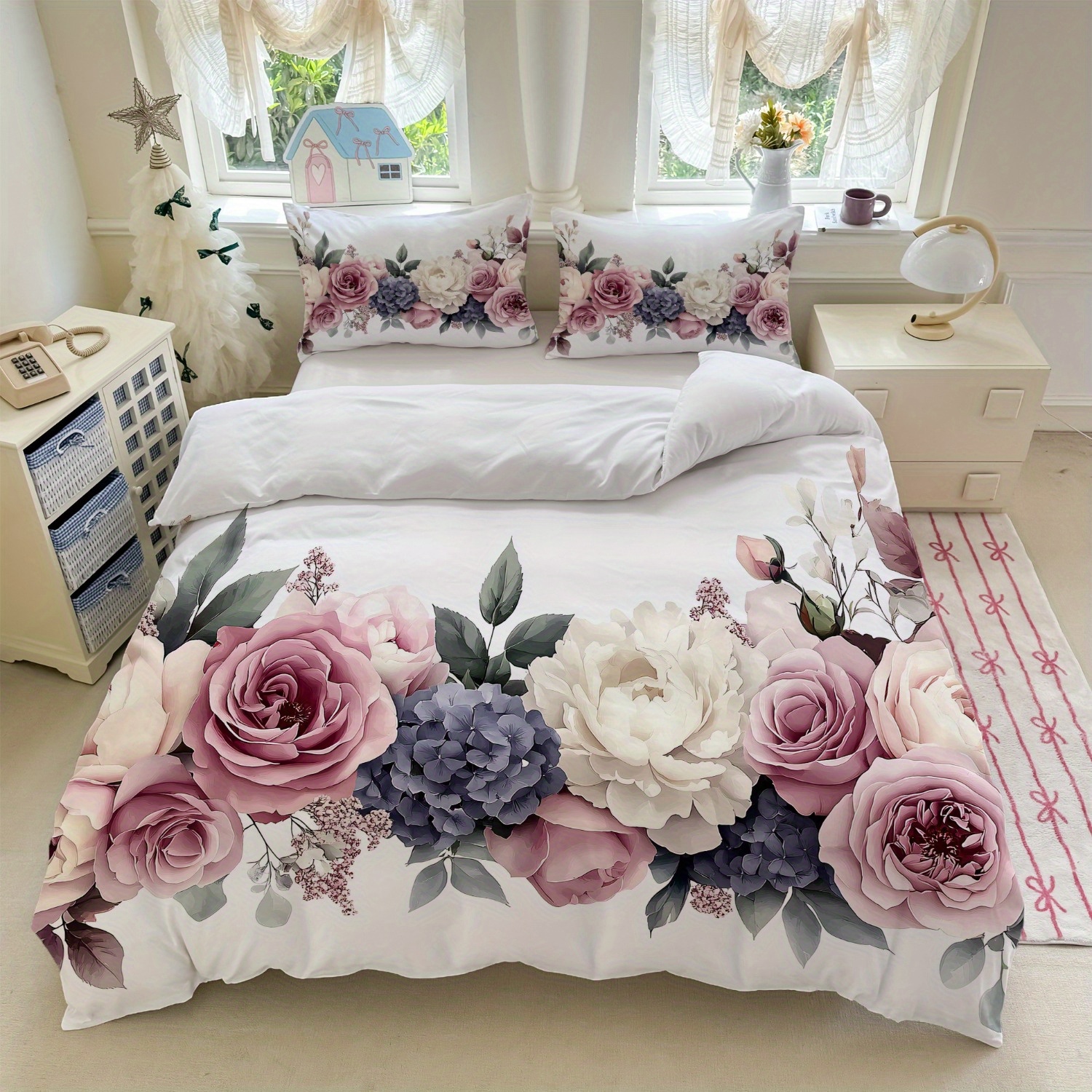 E-shop 3-teiliges Blumen-Bettwäsche-Set in Weiß mit rosa und violetten Rosen sowie Hortensien (Bedeckt 1 Bettbezug und 2 Kissenbezüge, Füllung nicht