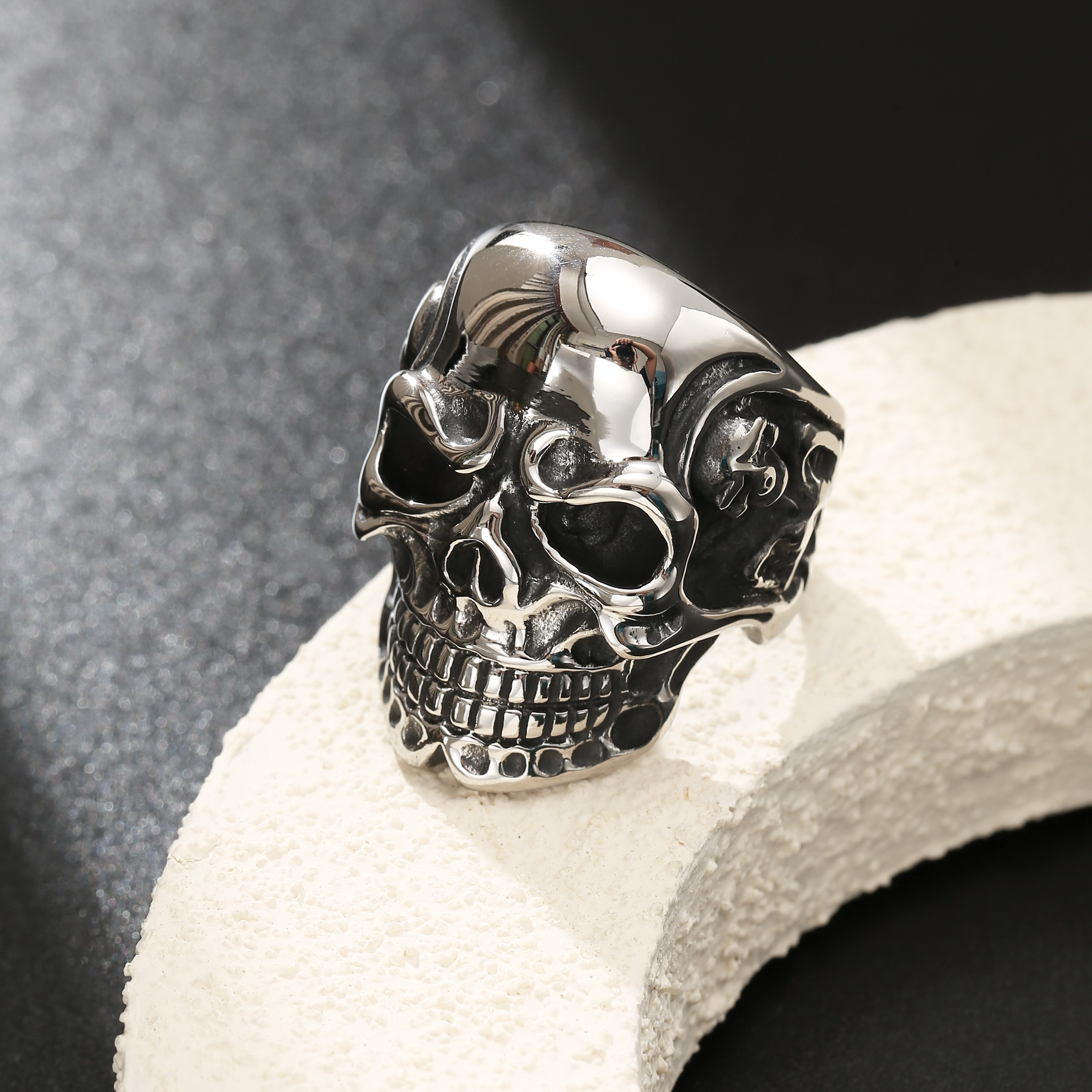 Image of Polished 304l 304l Stainless Steel Hollow Flame Pattern Skull Band Ring For Men, Trendy Fashion , Dark Gothic Inspired Accessory, Without Battery