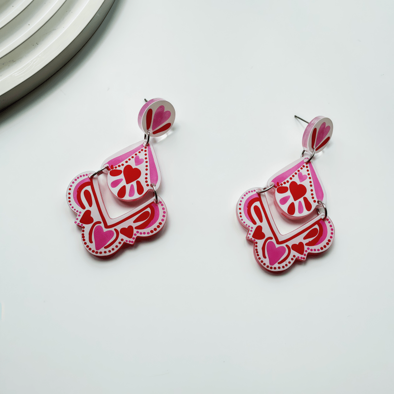 E-shop 1 Paar rosa-rote, mehrschichtige Herz-Ohrhänger – Retro-Polka-Dot-Liebes-Tropfenohrringe aus Acryl für Damen, romantisches