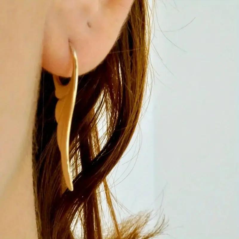 Women's Minimalist Silvery Wing Earrings — Light Style
