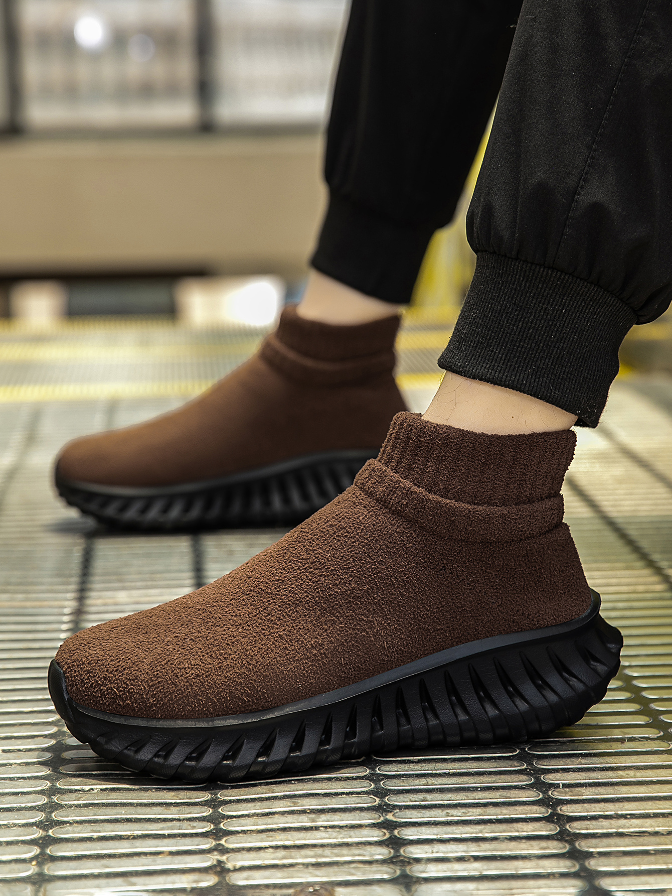 2025 New Autumn And Winter Thick Warm Men'S Fashionable Versatile High-Top Casual Shoes, Lightweight And Comfortable Sports Shoes