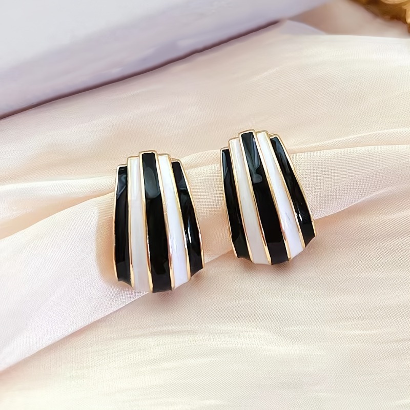 TEMU 2pcs Simple And Versatile Trendy Geometric Irregular Zebra Stripe Stud Earrings For Women, Suitable For Daily Wear, Parties, And Banquets