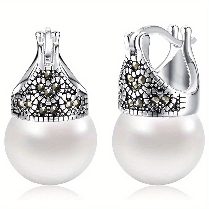 Image of Vintage-style Hoop Earrings Featuring A Heart-shaped Design Inlaid With Black Synthetic Zirconia, Perfect For Women's Holiday Parties And Hip-hop Fashion