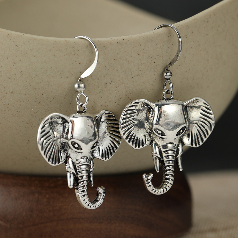 Retro Elephant Pattern Carving Pendant Necklace
