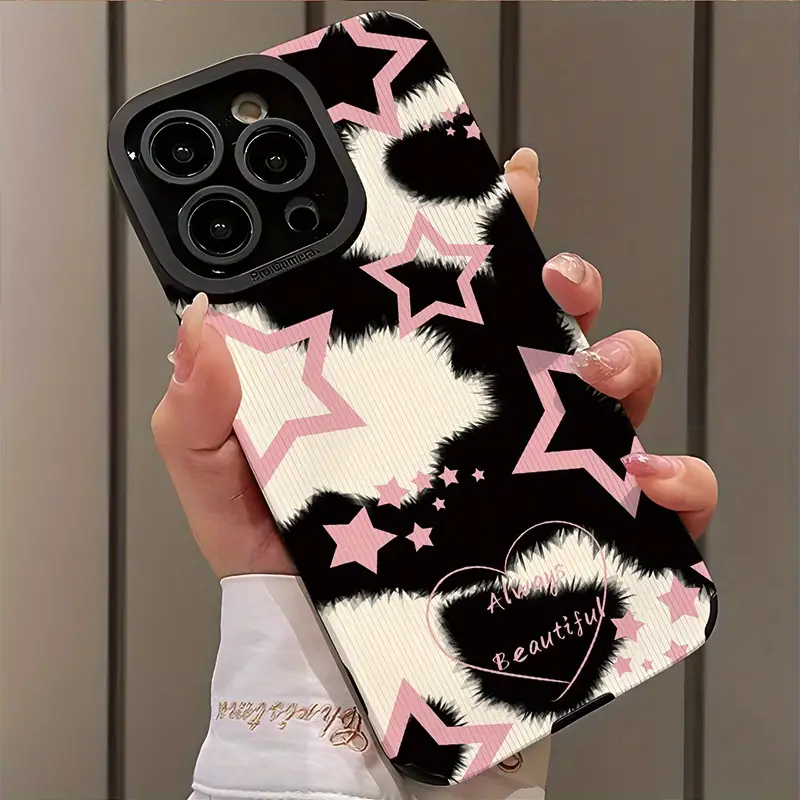 Foto de Funda con diseño de manchas negras, blancas y estrellas rosas.