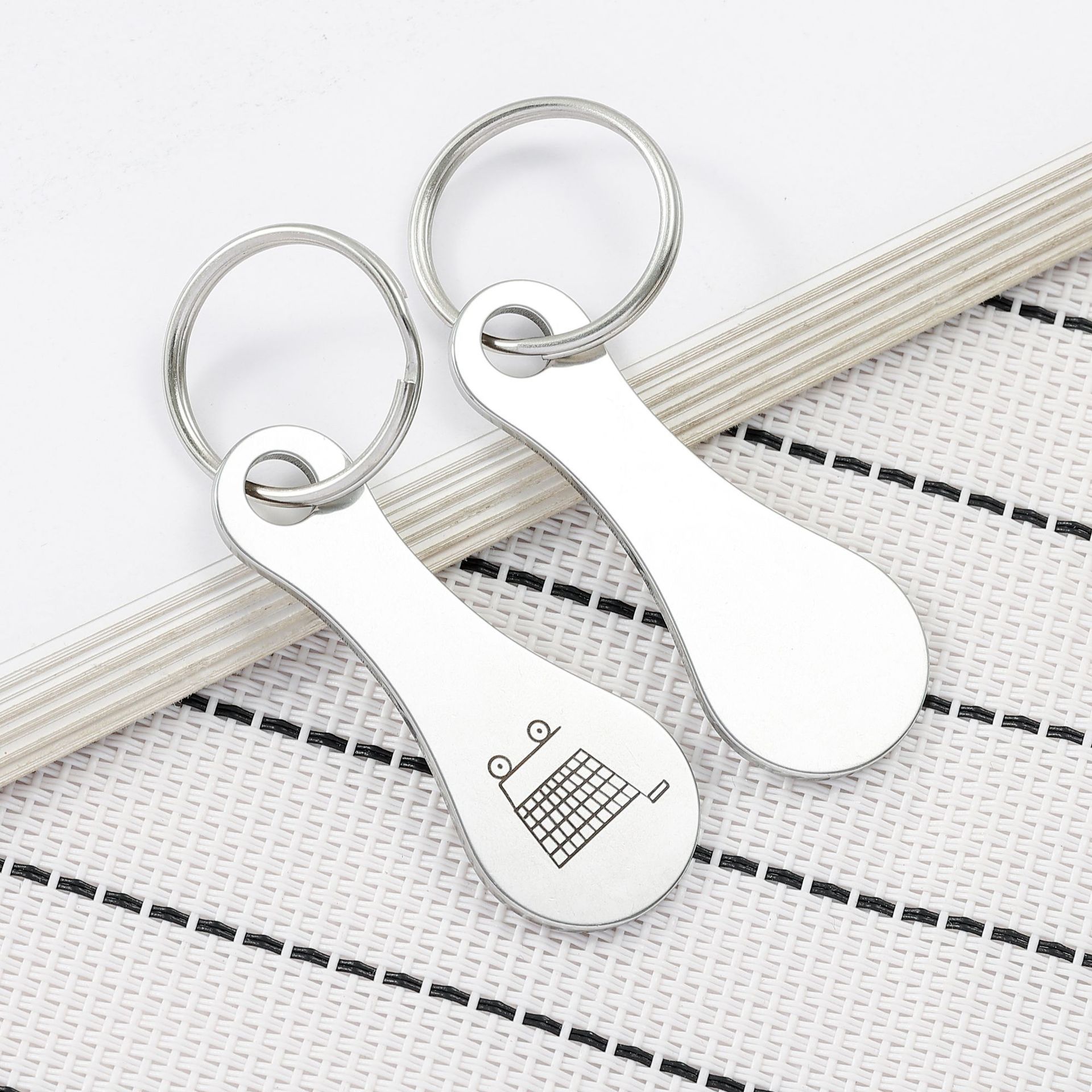 

2pcs Stainless Steel Shopping Cart Tokens - Keychain For Easy Trolley , Perfect Gift For Sports Fans