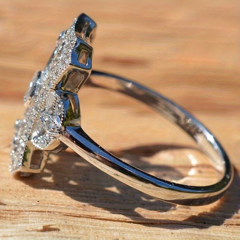 Vintage Luxury Hollow Inlaid Ring for Women
