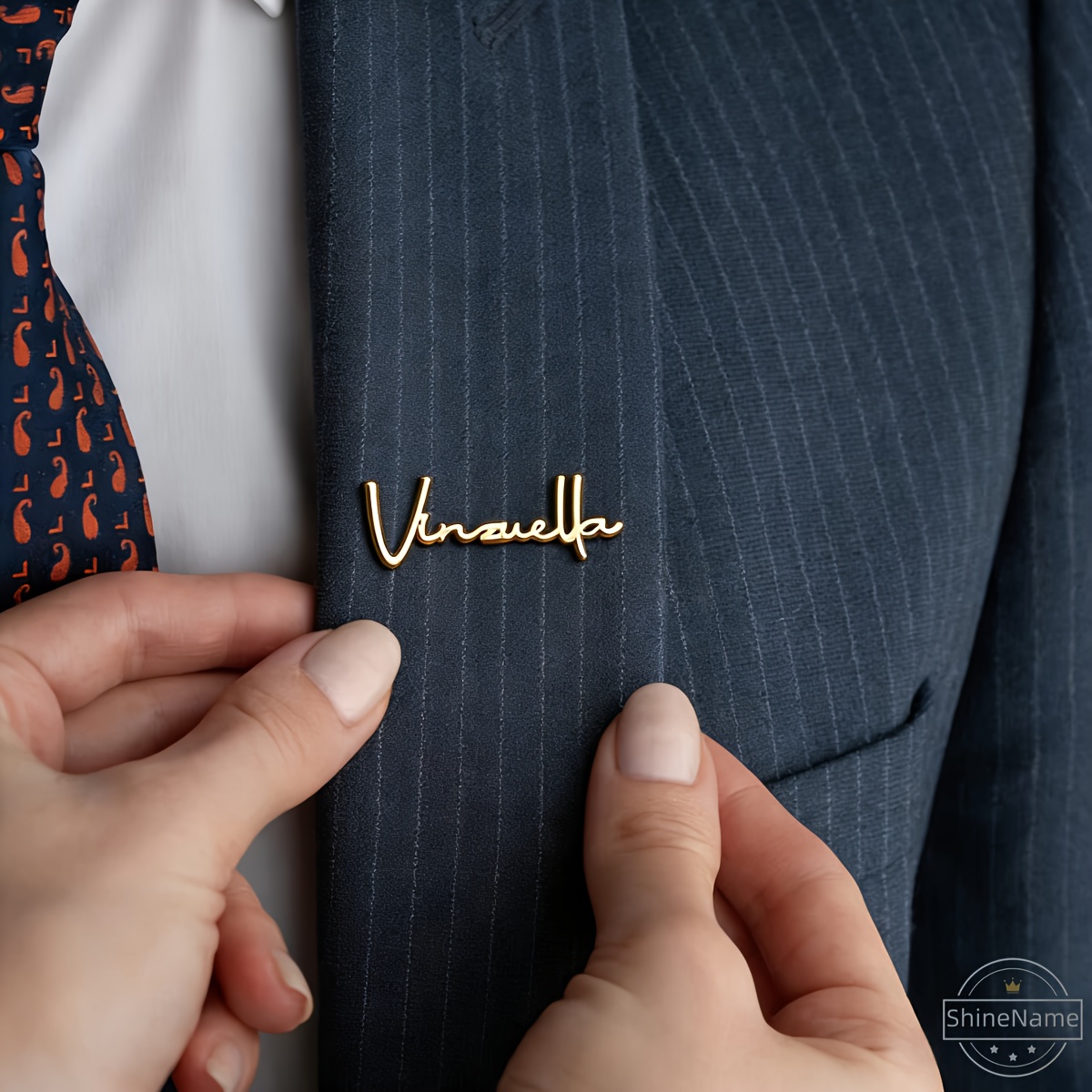 TEMU Broche nominative personnalisée en acier inoxydable | Épingle de revers à signature personnalisée pour costumes, blazers, et comme cadeau de
