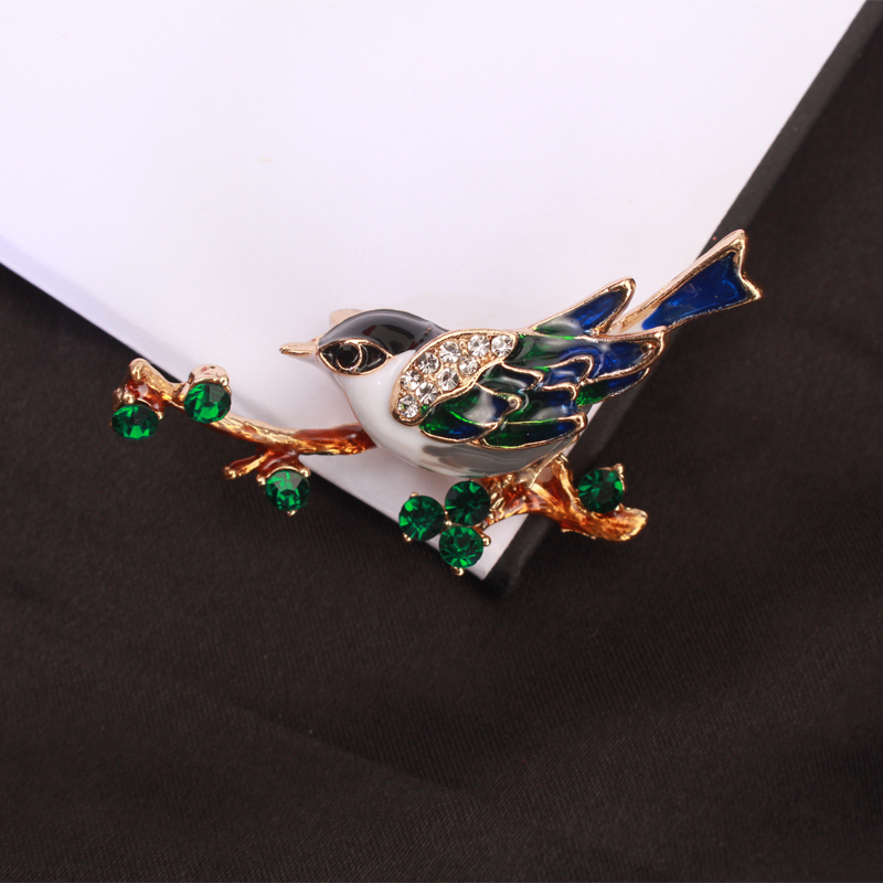 Image of 1pc Cute Flying Hummingbird Alloy Brooch Is The Perfect Companion For Trendy Style Enthusiasts' Metal Badge Flip Necktie Backpack