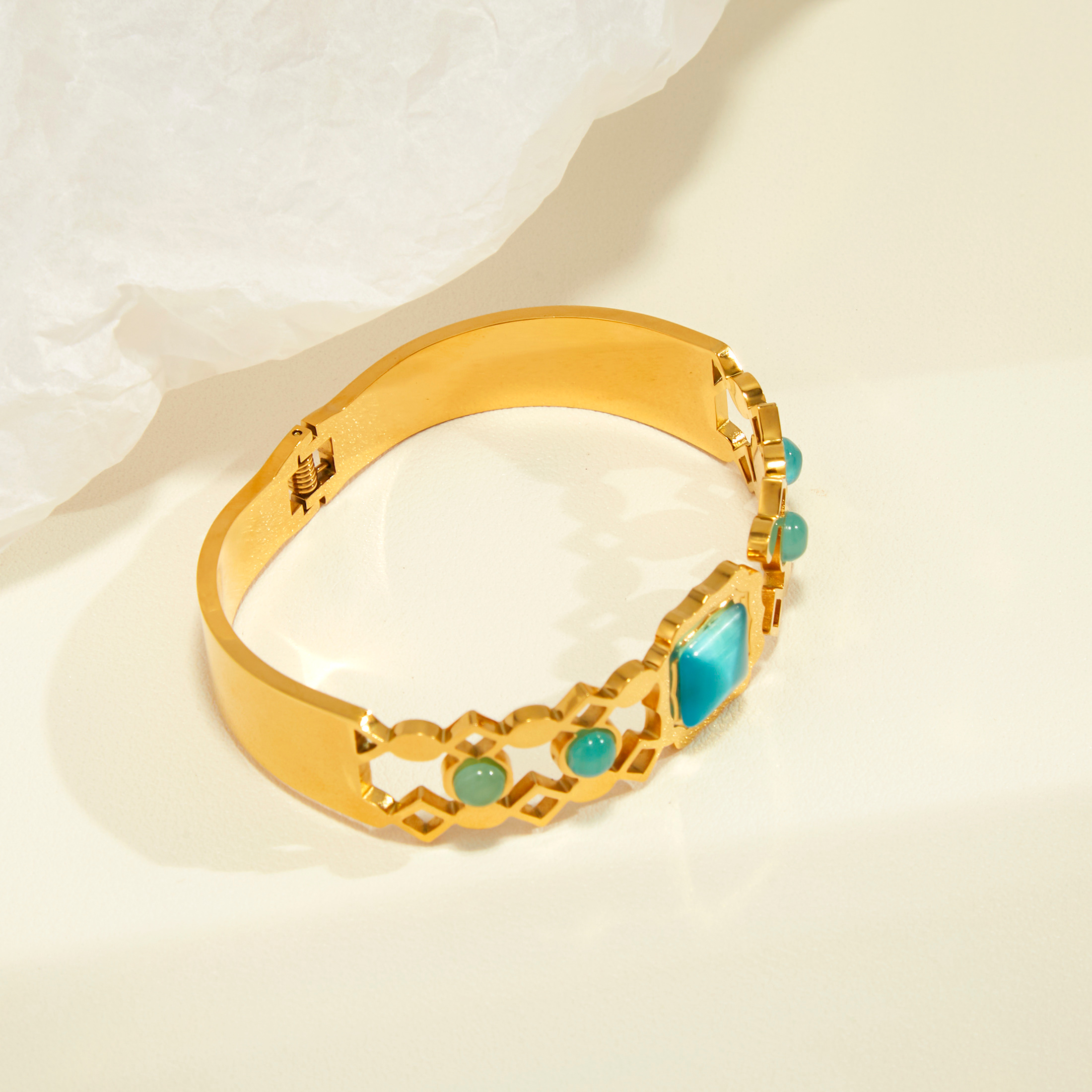 Women's Retro Hollow Geometric Cat's Eye Bangle