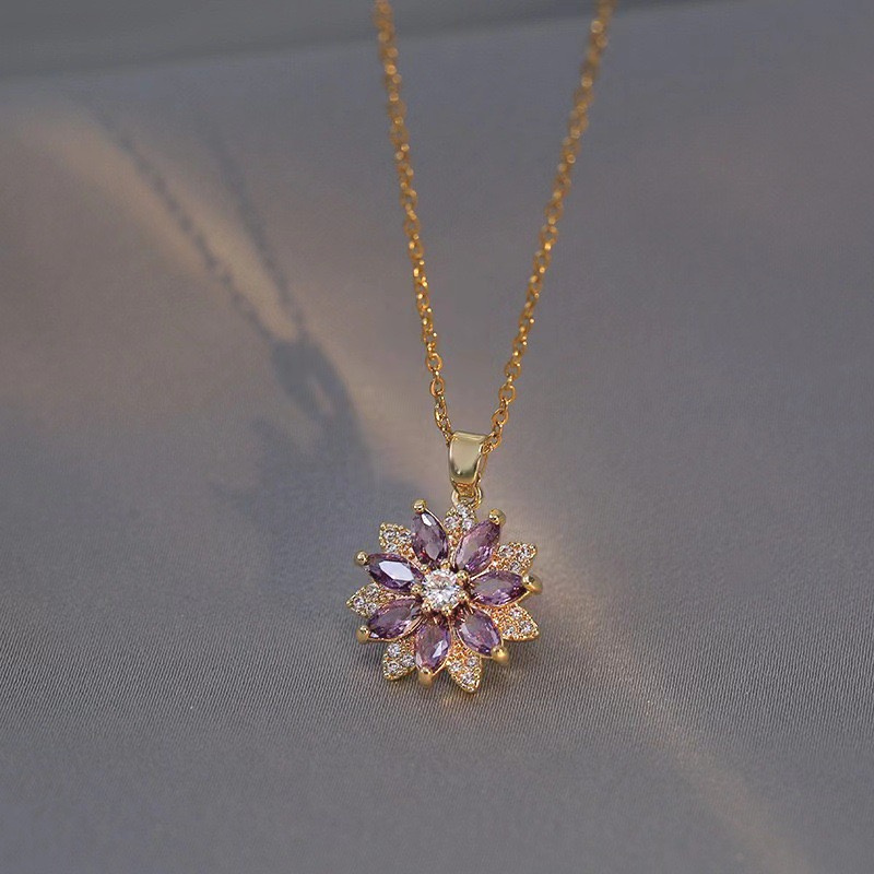 Image of Women's Small Daisy Flower Necklace - Elegant Luxury -daisy Design With, Delicate Chain For Wedding,, Everyday Jewelry Gift, Wear - No Plating Required, Minimal Maintenance