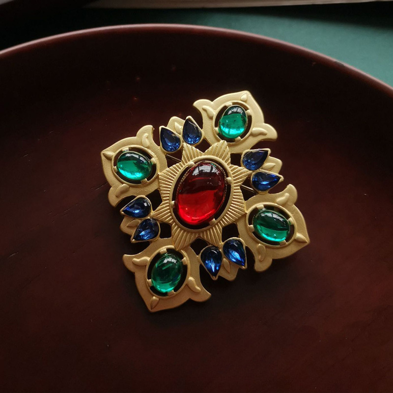 Image of Vintage Baroque Rhinestone Brooch, Elegant And Unique Square Rhinestone Brooch, Women's Fashionable , Gift, Unisex Clothing Accessories