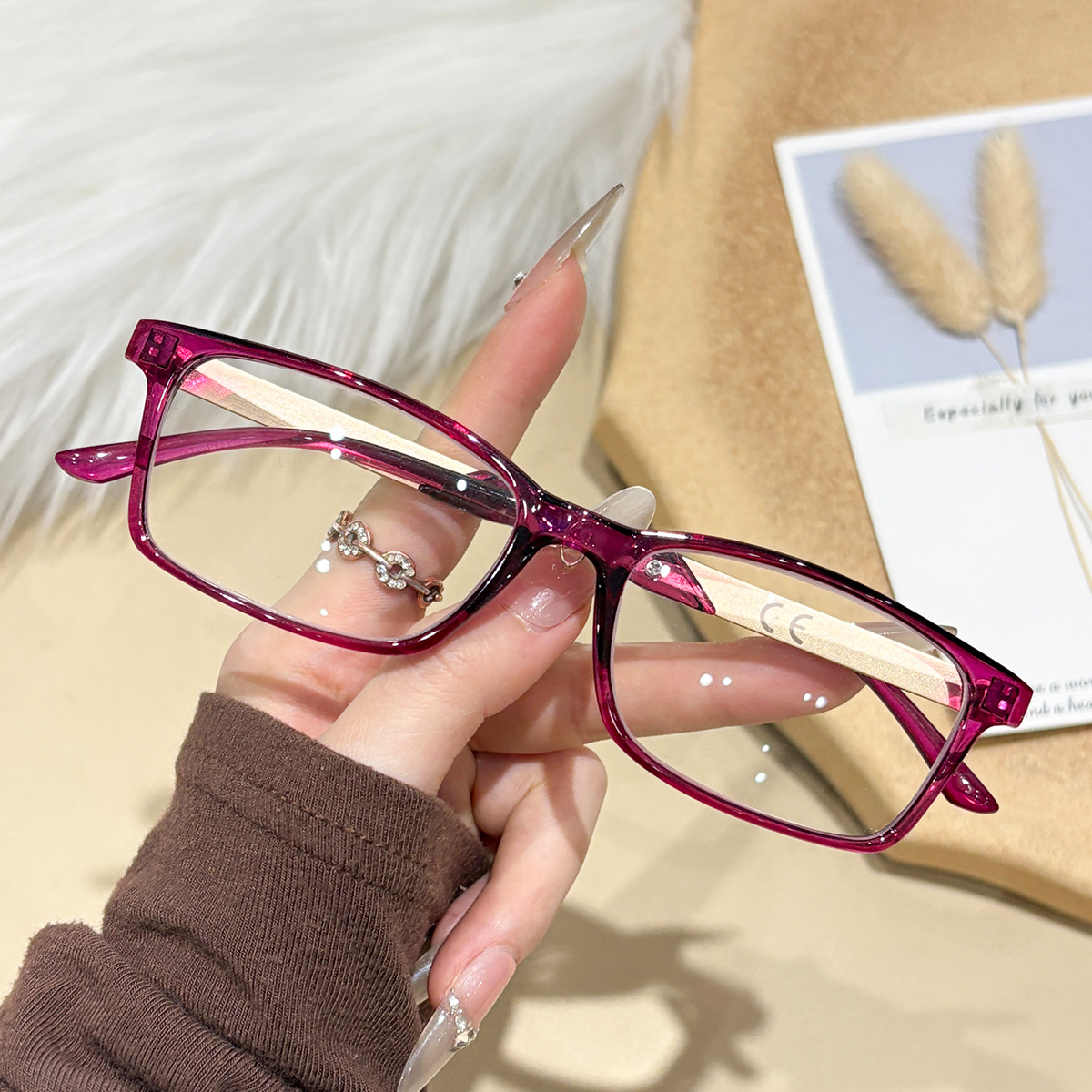 Fashionable Rectangular Small-Frame Reading Glasses, Lightweight Design
