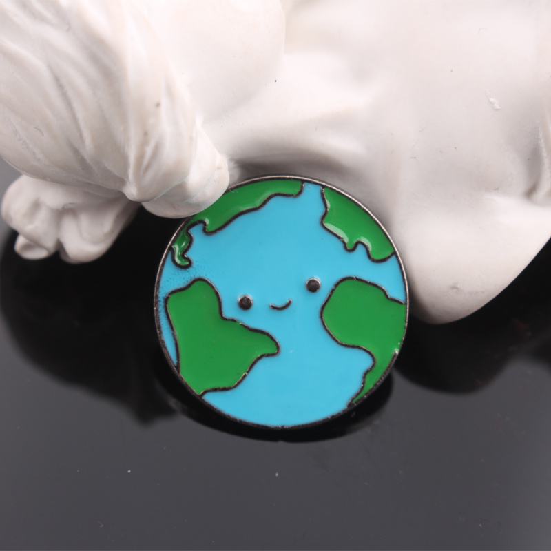 1pc Village Enamel Brooch Pin - Durable Alloy, Ideal For Clothing, Backpacks, Hats - & Wedding Gift, Brooch For Hat