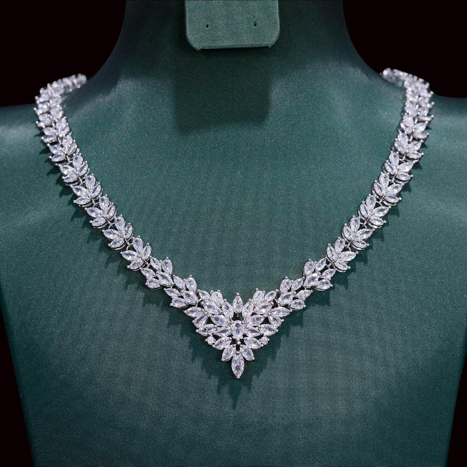 925 silver flower zirconia jewelry set including necklace and earrings fashionable and luxurious suitable for weddings and banquets gifts for mothers wives female friends with exquisite gift box Product details 5