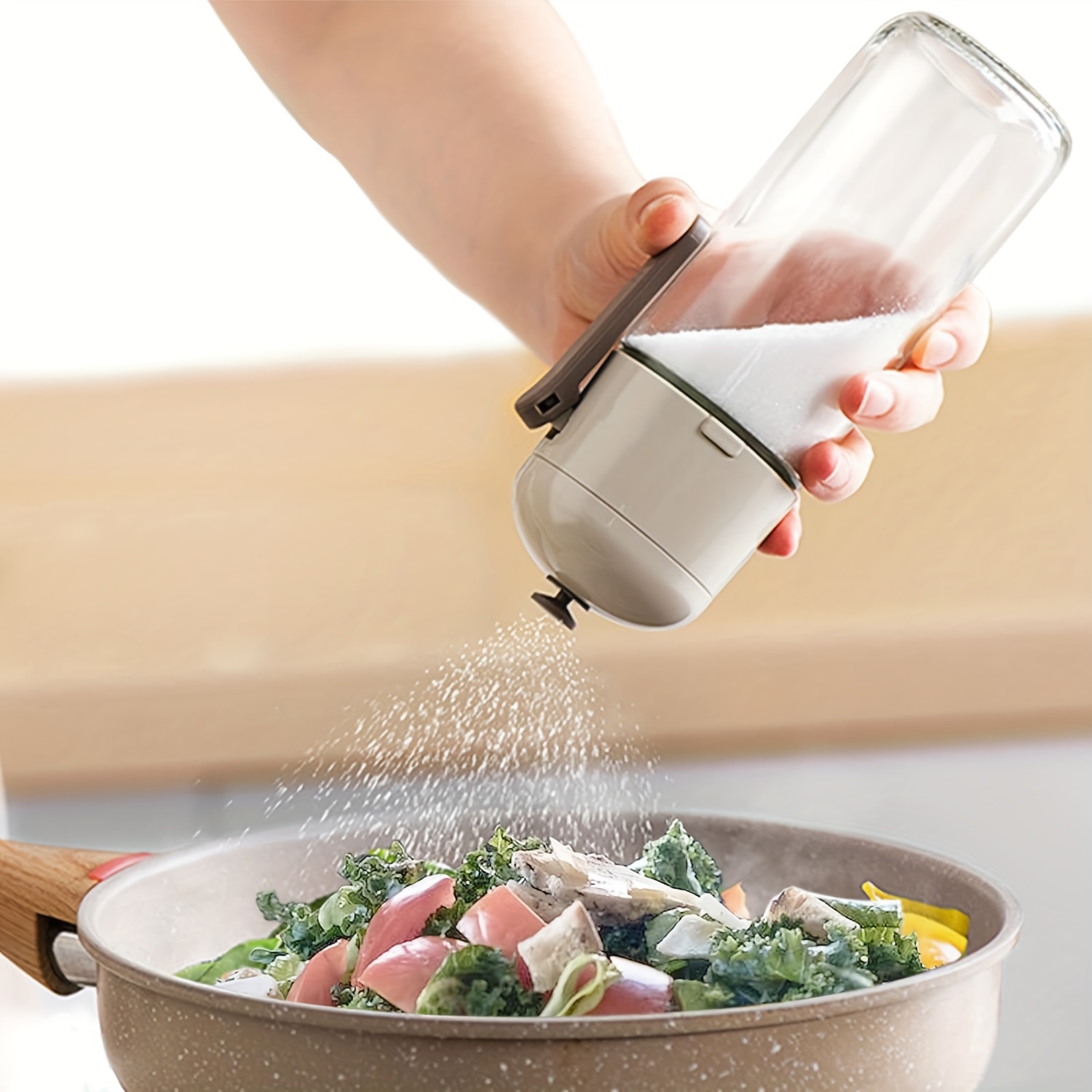 1pc Salt Control Bottle Push Button Quantitative Seasoning Jar Glass  Condiment Dispenser With 0.5g Adjustable Shaker Lid For Kitchen