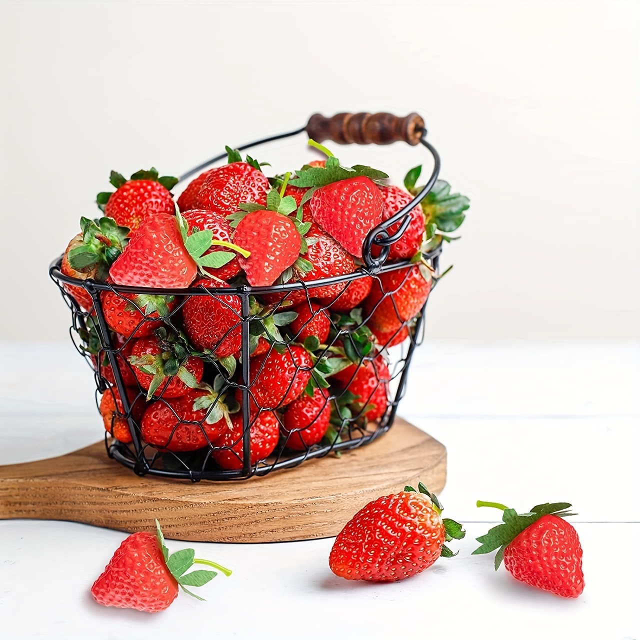 2pcs Strawberry Decor Straw Cover